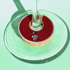 marque-verre-grappe-pour-verre-a-pied